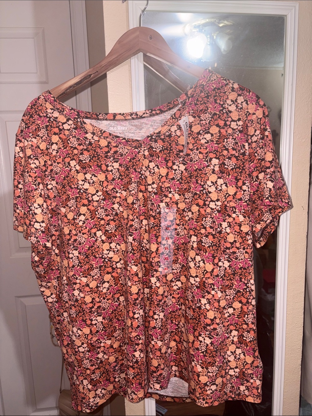 Old Navy Women's Floral Short Sleeve Top in Rust and Pink